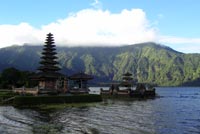 bali ulun danu vulcano lake temple